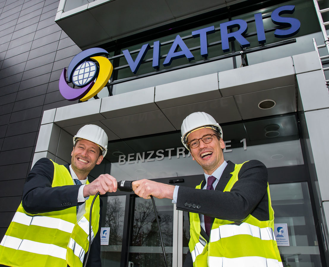 Bild des Oberbürgermeisters Bad Homburg und des Geschäftsführers der Viatris-Gruppe Deutschland.