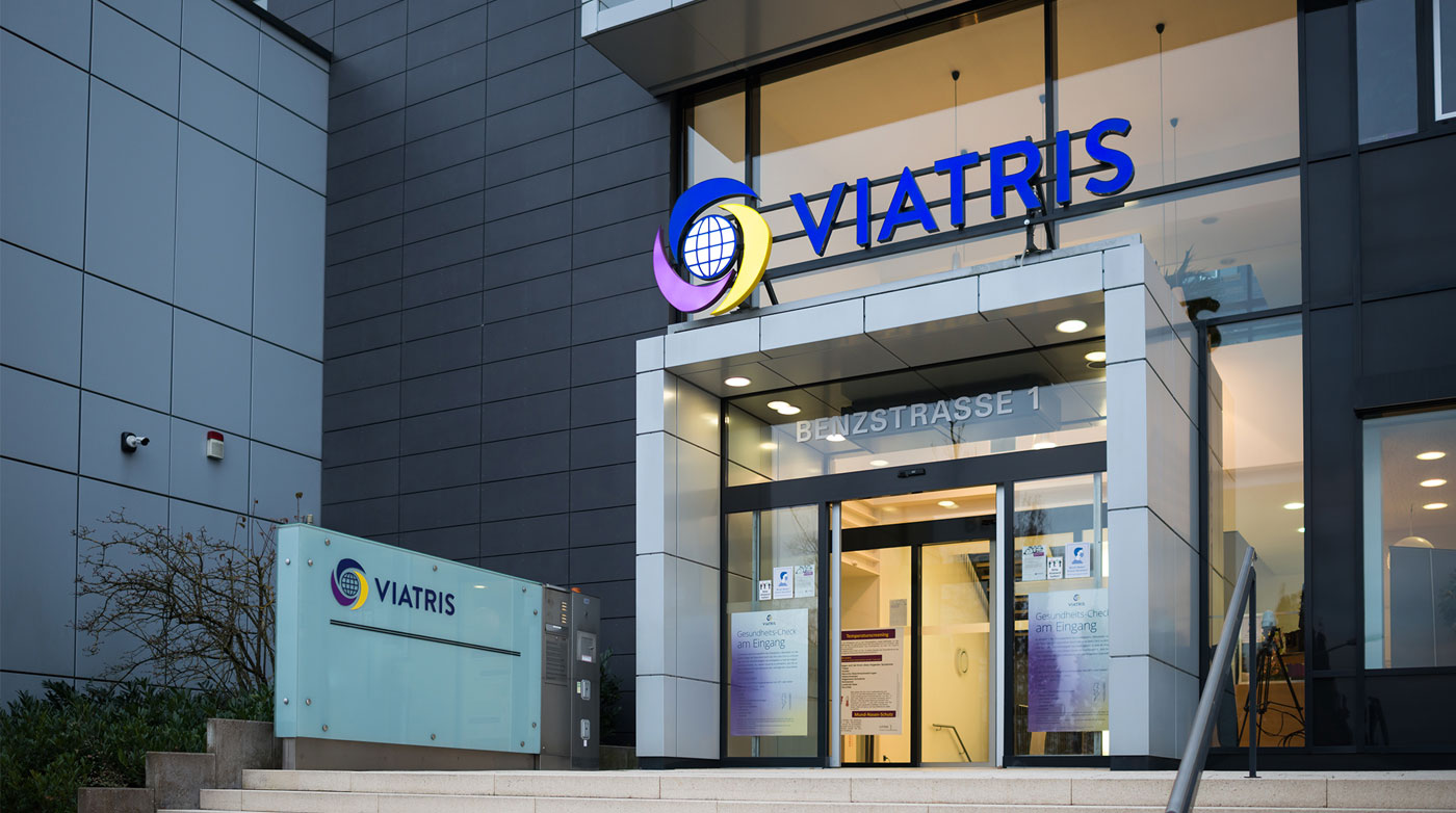 Eingang Firmengebäude der Viatris-Gruppe Deutschland in Bad Homburg.