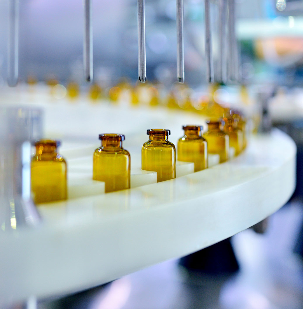 Bild von einem Produktionsband. Arzneimittel, Präparate und Produkte von Viatris.